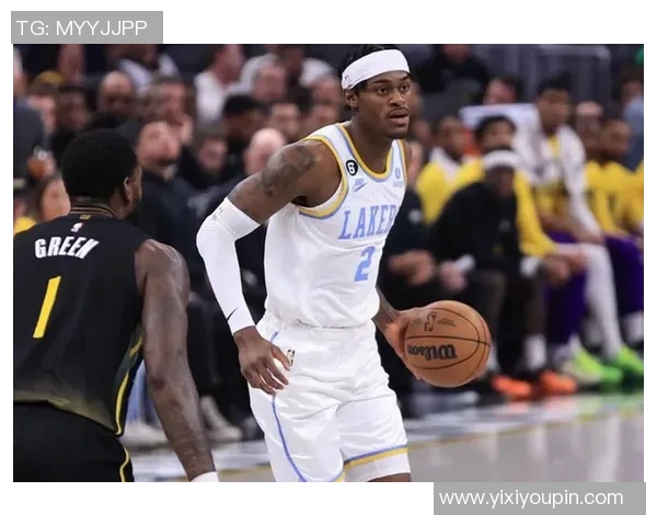 东契奇吸引火力送妙传 范德比尔特吃饼暴扣