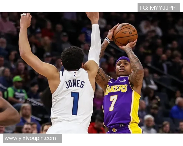 NBA半场:里夫斯18分9助,湖人62-58领先森林狼 NBA半场:里夫斯18分9助,湖人62-58领先森林狼