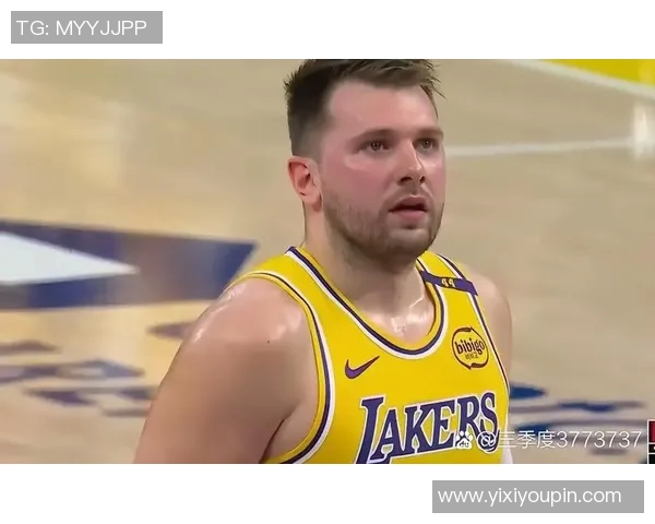 心态崩了，湖人队再次输给国王队后，主教练雷迪克明显感到恼火